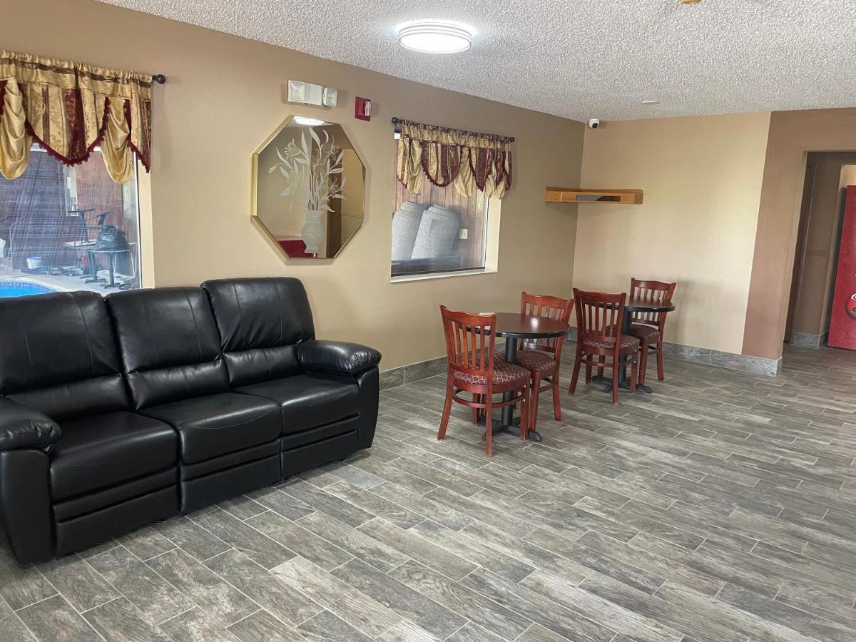 Designer Inn And Suites Toledo Exterior foto